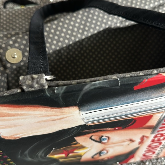 Wonder Woman comic book purse - Picture 6 of 6